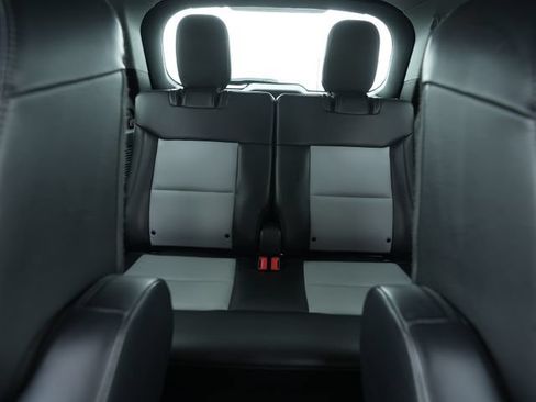 Used 2022 Ford Explorer XLT w/ Equipment Group 202A RWD image 28