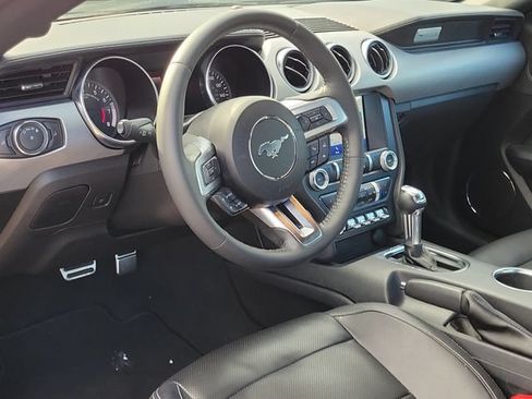 Used 2022 Ford Mustang Premium RWD image 7