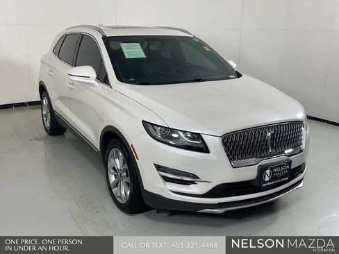 Used 2019 Lincoln MKC Select w/ Select Plus Package FWD image 3