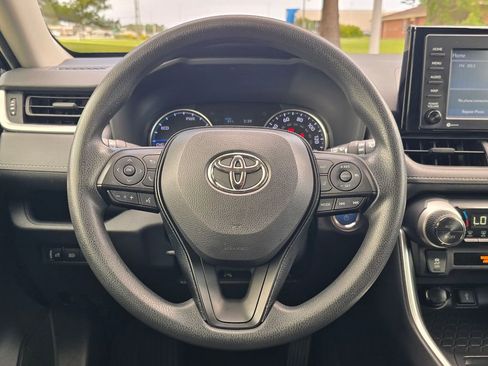 Used 2020 Toyota RAV4 XLE AWD/4WD image 14