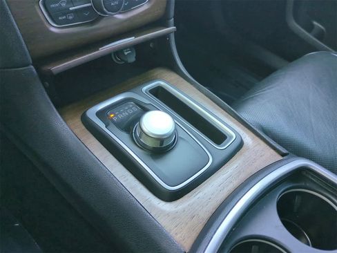 Used 2017 Chrysler 300 C Platinum w/ Safetytec Group II image 31