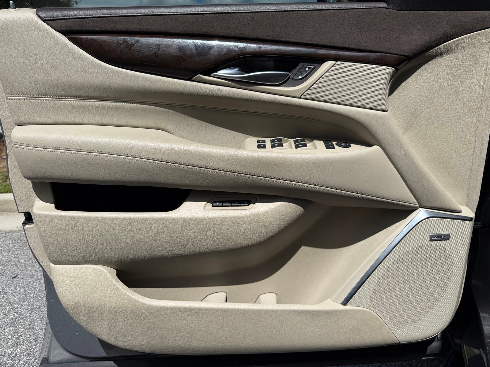 Used 2017 Cadillac Escalade Luxury RWD image 44