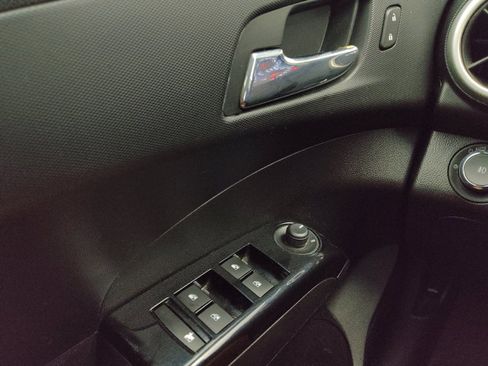 Used 2018 Chevrolet Sonic LT w/ Fun and Sun With RS Package FWD image 27