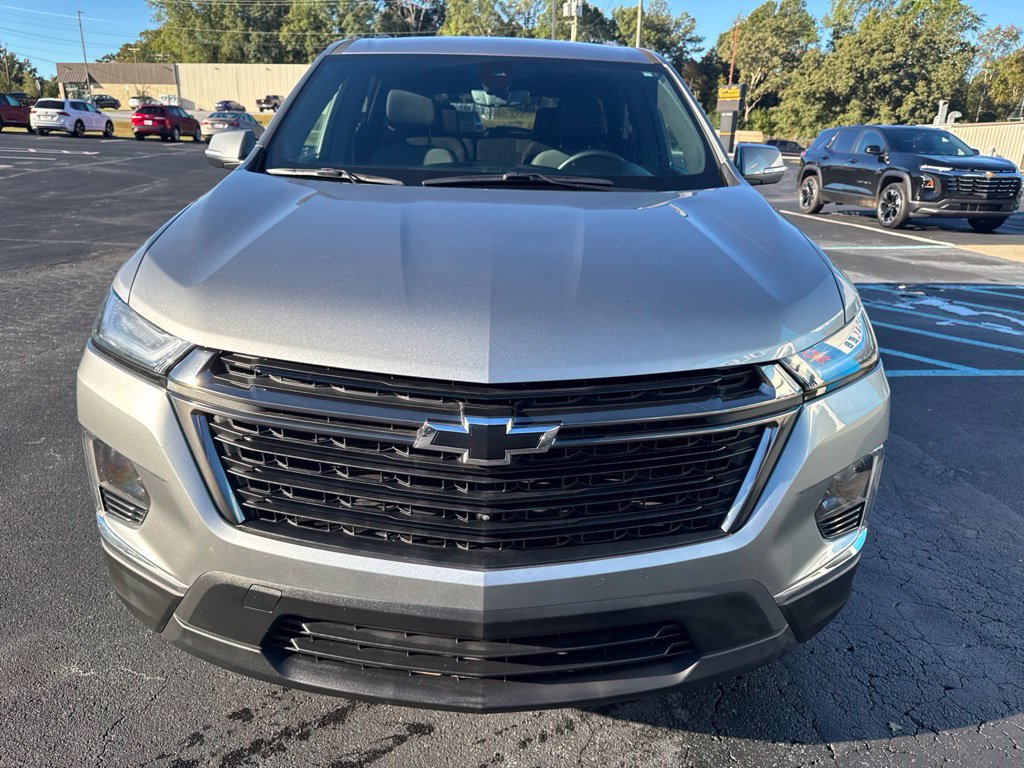 Used 2023 Chevrolet Traverse LT FWD image 3