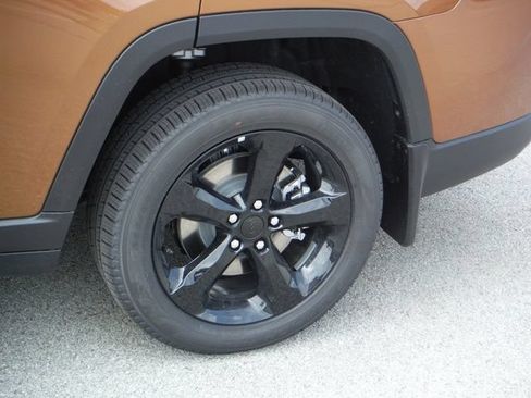New 2026 Jeep Grand Cherokee L Limited w/ Limited Altitude Package AWD/4WD image 6