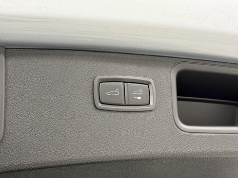 Certified 2025 Porsche Macan image 59