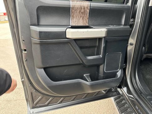 Used 2017 Ford F250 Lariat w/ FX4 Off-Road Package AWD/4WD image 40