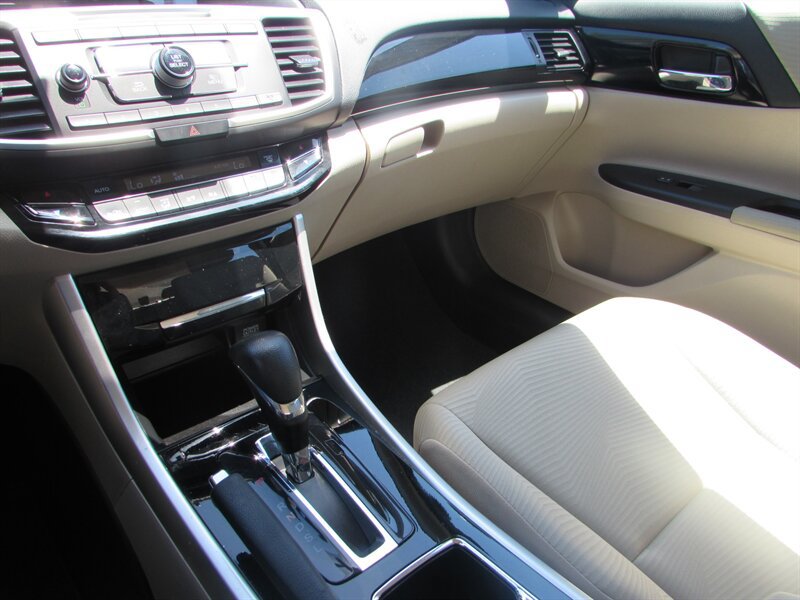 Used 2016 Honda Accord LX image 17