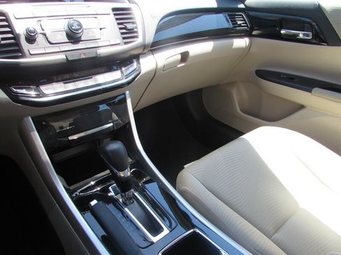 Used 2016 Honda Accord LX image 17