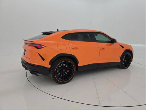 Used 2022 Lamborghini Urus image 2