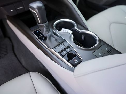 Used 2022 Toyota Camry XLE w/ Cold Weather Package FWD image 19