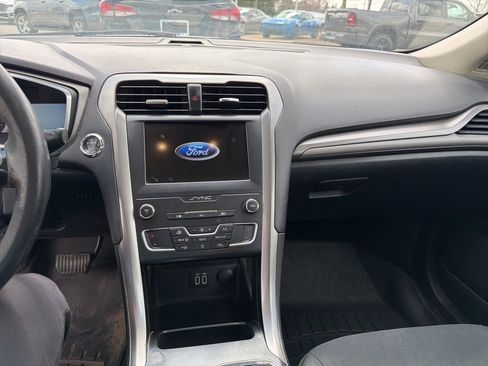 Used 2020 Ford Fusion SE FWD image 9
