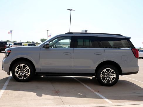 New 2026 Ford Expedition Active AWD/4WD image 3