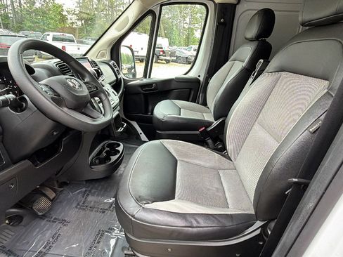 Used 2024 RAM ProMaster 2500 w/ Convenience Group FWD image 17