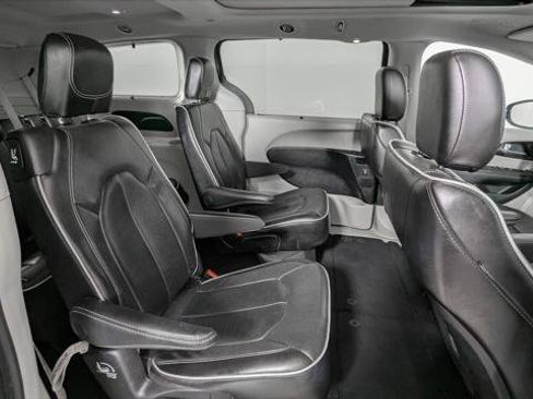 Used 2023 Chrysler Pacifica Limited FWD image 21
