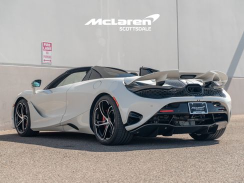 Used 2024 McLaren 750S Spider RWD image 5