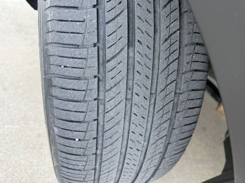 Used 2018 Ford Explorer XLT w/ Equipment Group 202A image 10