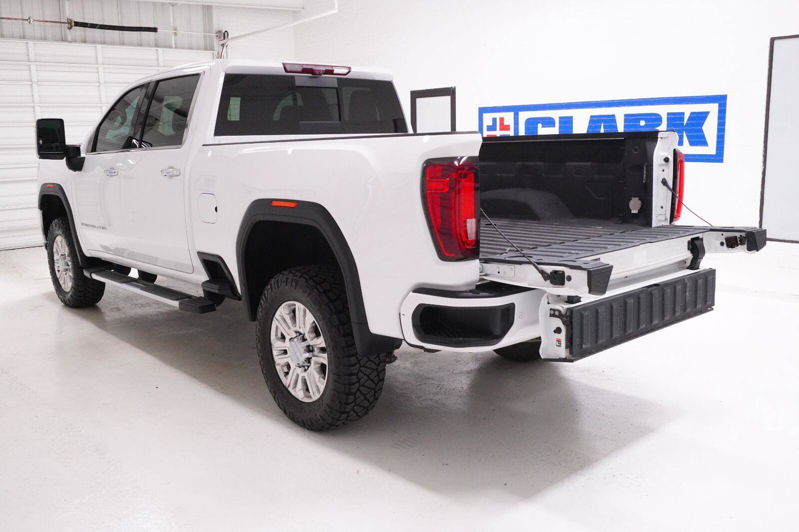 Used 2023 GMC Sierra 2500 Denali w/ Denali Ultimate Package AWD/4WD image 35