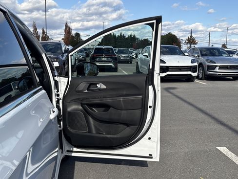 New 2026 Chrysler Voyager LX image 30