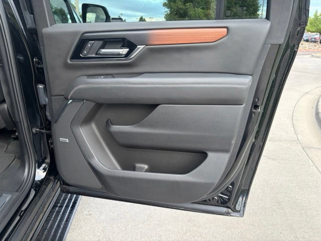Used 2025 GMC Yukon XL Denali w/ Sun & Power Step Package AWD/4WD image 14