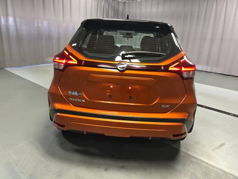 Used 2021 Nissan Kicks SR w/ SR Premium Package FWD image 6