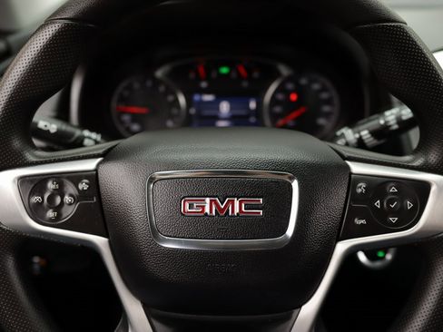 Used 2024 GMC Terrain SLE w/ Driver Convenience Package image 10