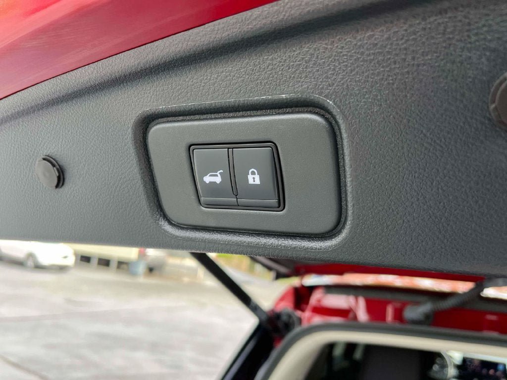 Used 2026 Nissan Pathfinder SV FWD image 18
