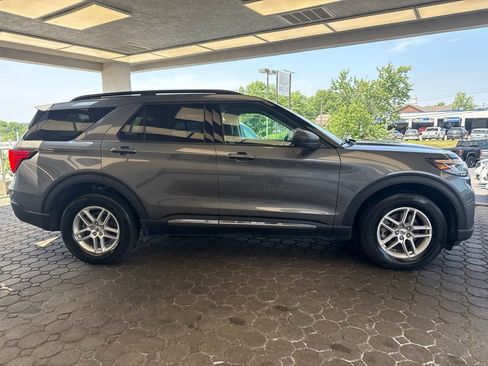 Certified 2025 Ford Explorer Active AWD/4WD image 5