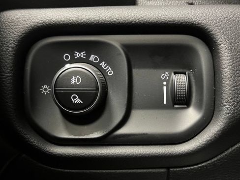 Used 2025 RAM 2500 Big Horn AWD/4WD image 33
