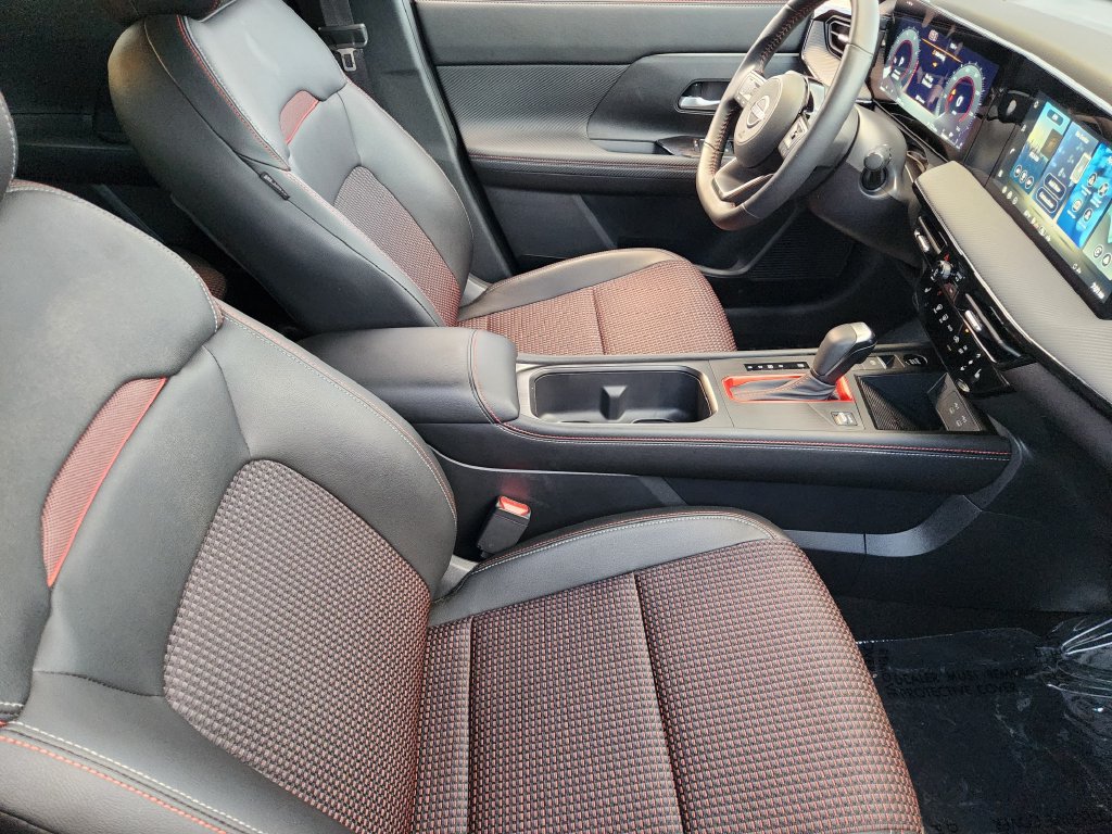 Used 2026 Nissan Kicks SR w/ SR Premium Package FWD image 14
