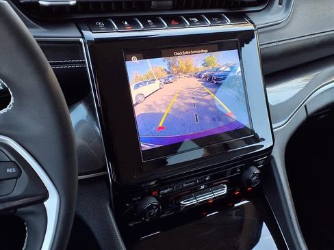 Used 2023 Jeep Grand Cherokee Laredo w/ Luxury Tech Group I image 22