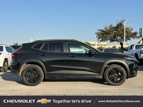 Used 2024 Chevrolet Trax ACTIV w/ Driver Confidence Package FWD image 3