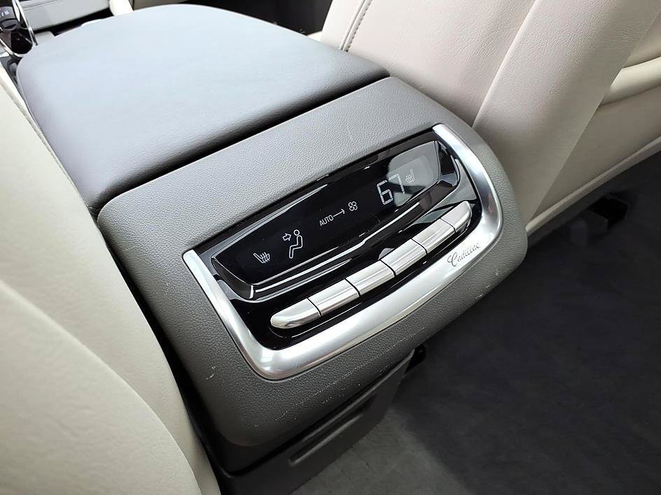 Used 2024 Cadillac XT6 Premium Luxury w/ LPO, Floor Liner Package AWD/4WD image 23