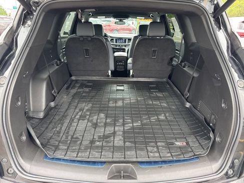Used 2024 Buick Enclave Essence AWD/4WD image 21