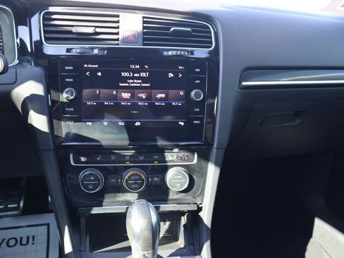 Used 2019 Volkswagen Golf 4-Door image 28