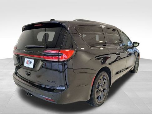New 2026 Chrysler Pacifica Limited w/ S Appearance Package AWD/4WD image 5