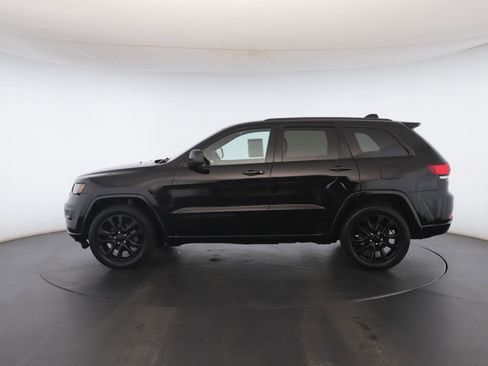 Used 2019 Jeep Grand Cherokee Altitude image 22