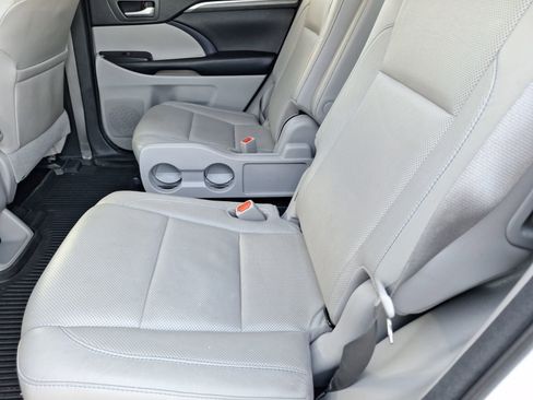 Used 2018 Toyota Highlander Limited image 32