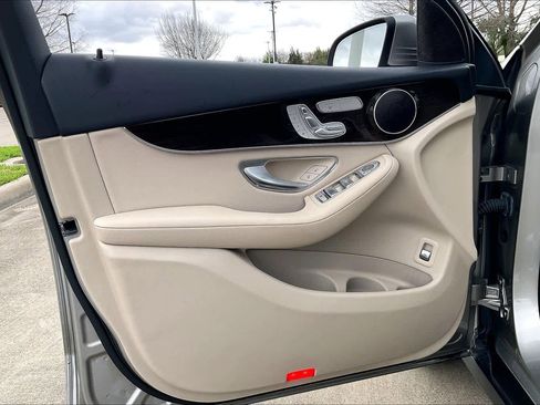 Used 2021 Mercedes-Benz GLC 300 4MATIC image 21