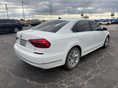 Used 2018 Volkswagen Passat 2.0T SE FWD image 4