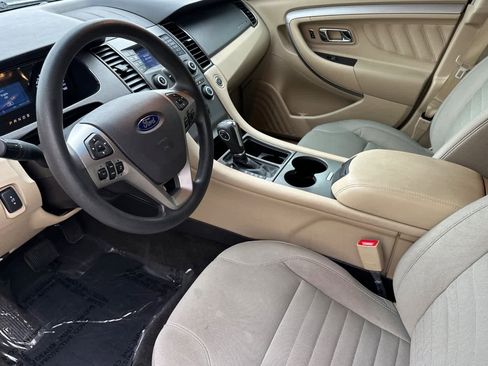 Used 2018 Ford Taurus SE image 11