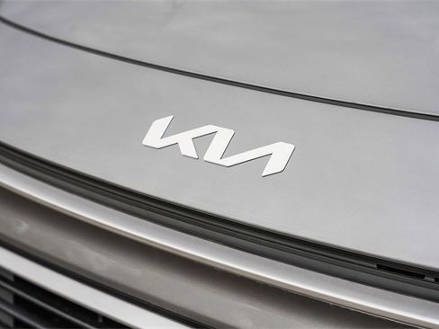 New 2025 Kia Niro EX image 9