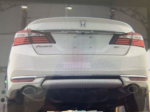 Used 2017 Honda Accord Sport image 14