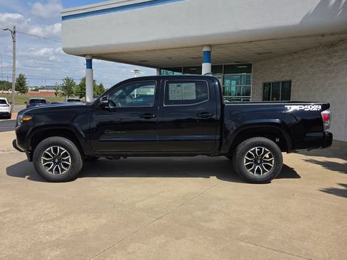 Used 2023 Toyota Tacoma TRD Sport AWD/4WD image 2