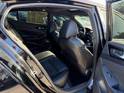 Used 2023 Nissan Maxima SR w/ Sport Mat Group image 31