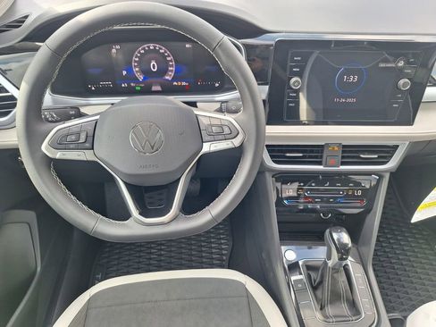 New 2026 Volkswagen Taos SE image 20