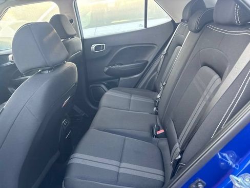 Used 2025 Hyundai Venue SEL FWD image 7