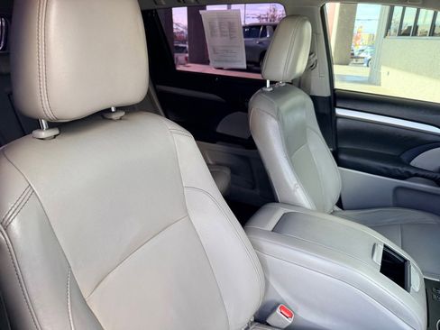 Used 2014 Toyota Highlander XLE image 24