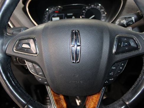 Used 2018 Lincoln MKX Select w/ Lincoln MKX Climate Package FWD image 12