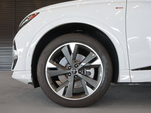 Used 2023 Audi Q4 e-tron Premium Plus w/ Premium Plus AWD/4WD image 5